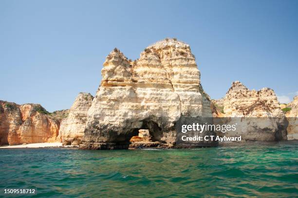 the algarve coastline portugal - distrito de faro portugal fotografías e imágenes de stock