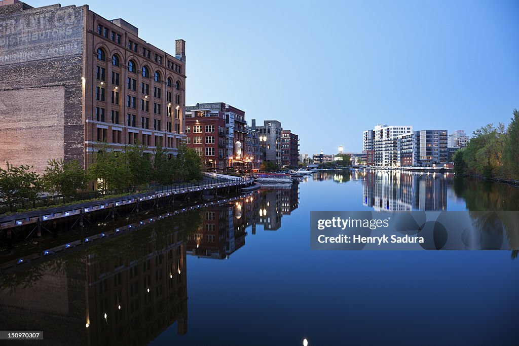 USA, Wisconsin, Milwaukee, City view at dusk