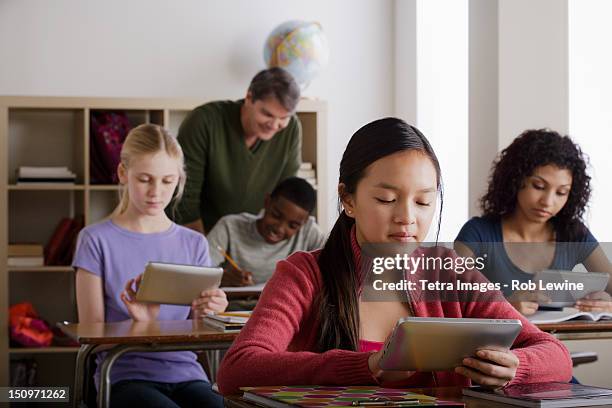 usa, california, los angeles, teacher and teenage students (14-15, 16-17) - tetra images teacher stock pictures, royalty-free photos & images