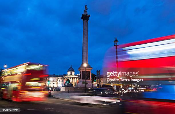 uk, england, london, traffic at trafalgar square - trafalgar square fotografías e imágenes de stock