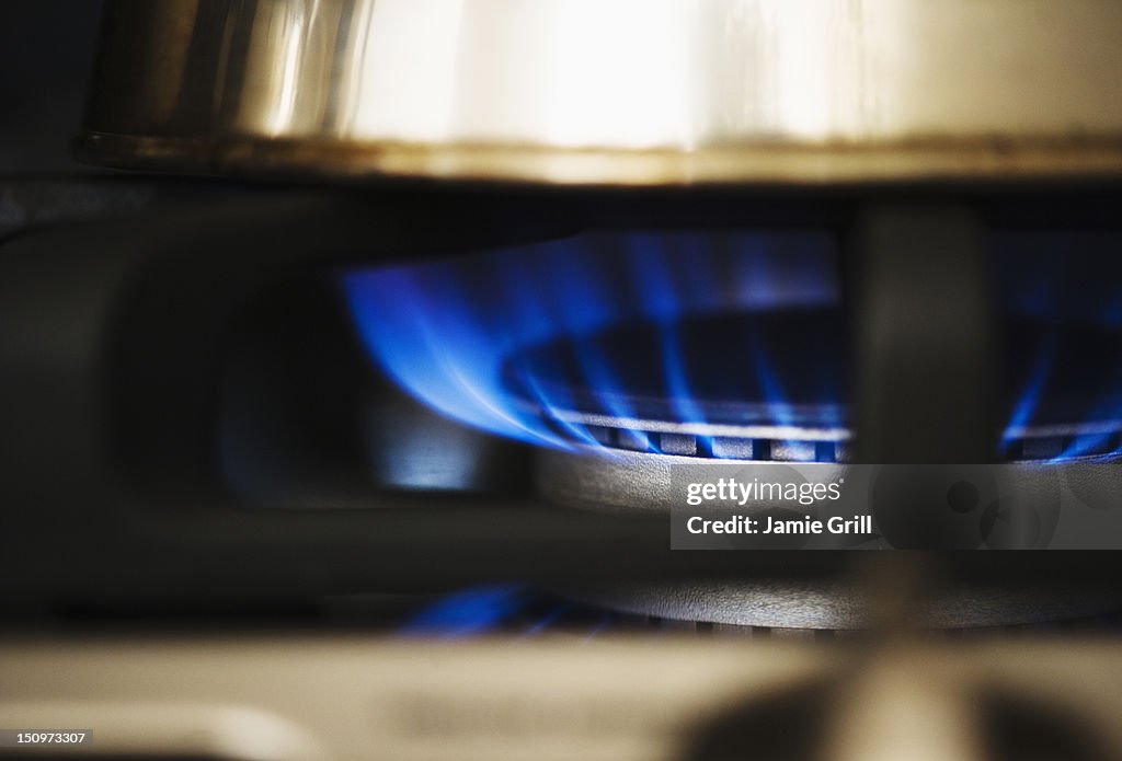 USA, New Jersey, Jersey City, Close-up of gas stove burner