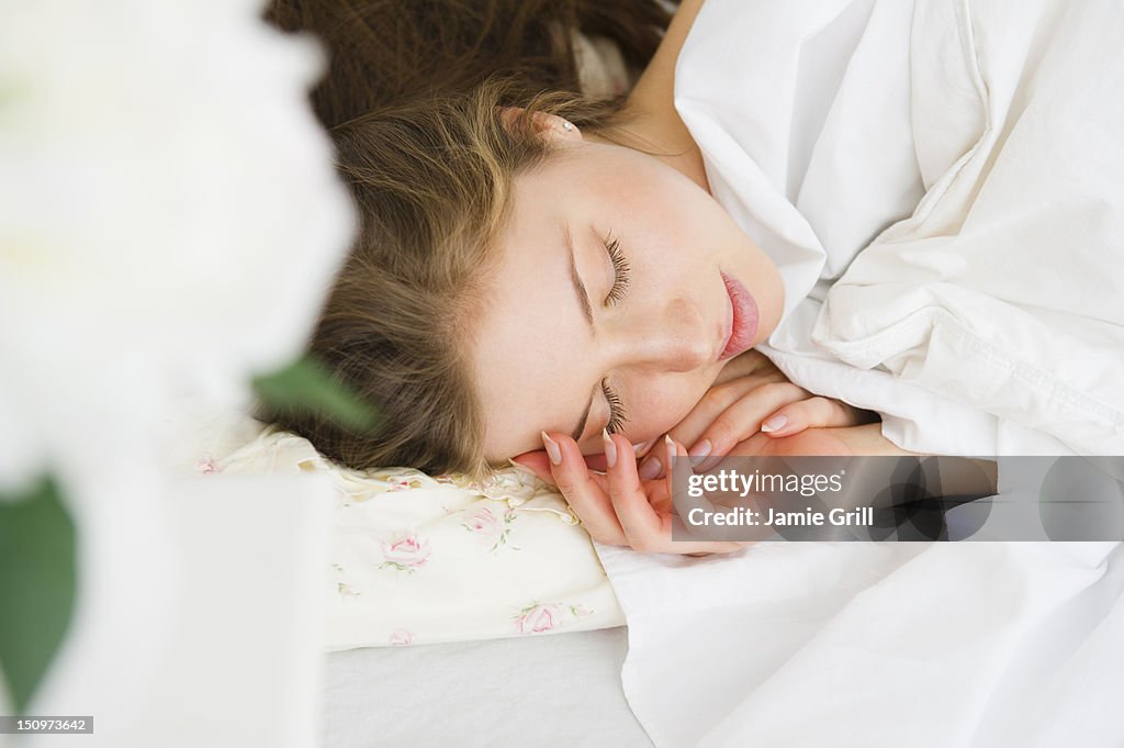USA, New Jersey, Jersey City, Woman sleeping in bed