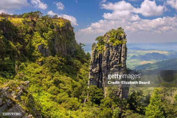 pinnacle rock, panorama route, blyde river canyon - drakensberg stock pictures, royalty-free photos & images