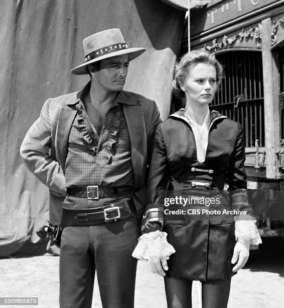 Frontier Circus. A CBS television western. Episode: The Depths of Fear. Originally broadcast October 5, 1961. Pictured from left is John Derek ,...
