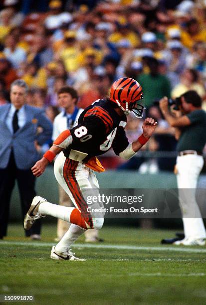 Wide Receiver Cris Collinsworth of the Cincinnati Bengals runs a pass rout against the San Diego Chargers during an NFL football game at Jack Murphy...