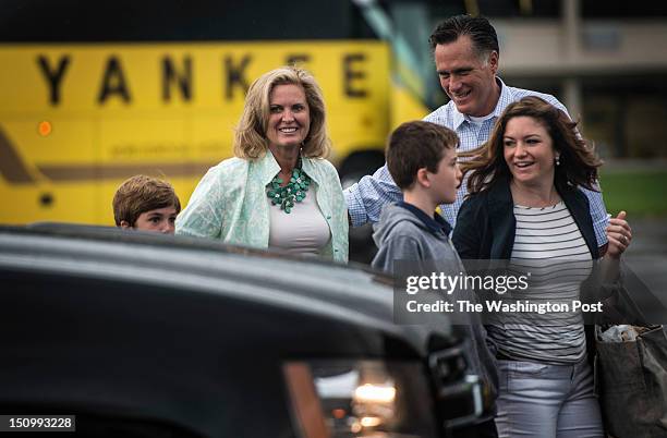 Jennifer Romney Thomas Tagg Photos and Premium High Res Pictures - Getty Images