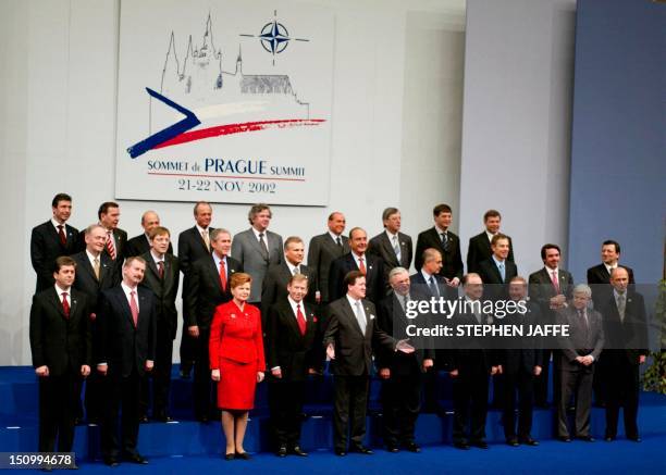 Family Picture of the Prague NATO Summit and the Invited Countries 21 November 2002 in Prague Congress Center. : Bulgarian President Georgi Parvanov,...