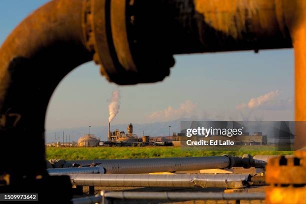 geothermal power station and wellhead - wellhead stock pictures, royalty-free photos & images