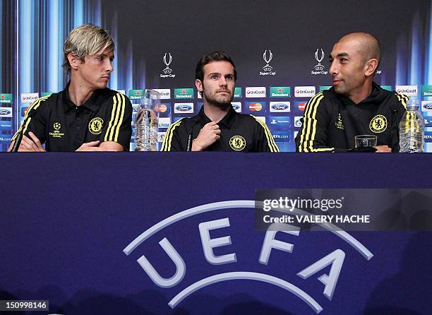 Chelsea's Spanish forward Fernando Torres , Chelsea's Spanish midfielder Juan Mata and coach Roberto Di Matteo arrive to give a press conference on...