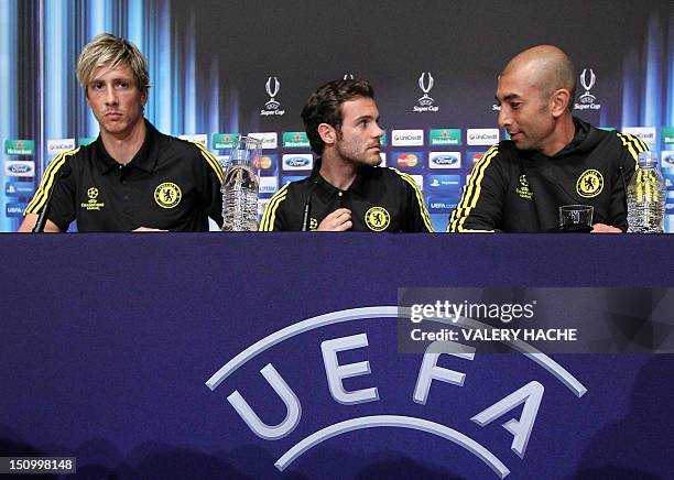 Chelsea's Spanish forward Fernando Torres , Chelsea's Spanish midfielder Juan Mata and coach Roberto Di Matteo arrive to give a press conference on...