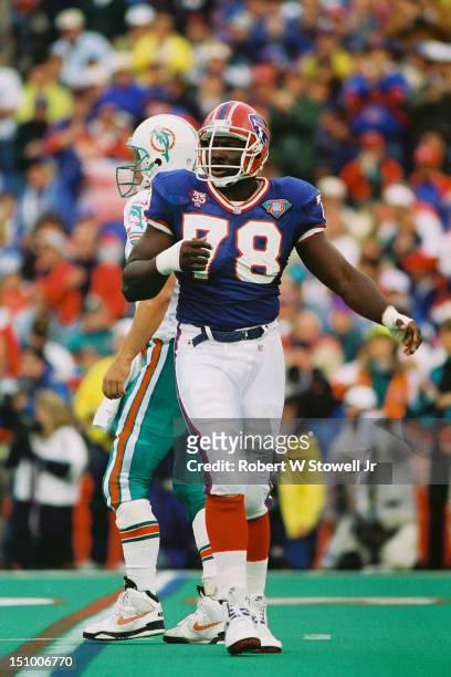 Buffalo Bills linebacker Bruce Smith takes a break during an NFL game against the Miami Dolphins, at Buffalo's Rich Stadium, in NY, 1994.