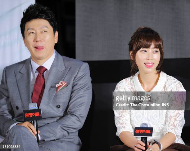 Kim Su-Ro and Kang Yea-Won attend the 'Fortune Tellers' Press Conference at AW Conventioncenter on August 28, 2012 in Seoul, South Korea.