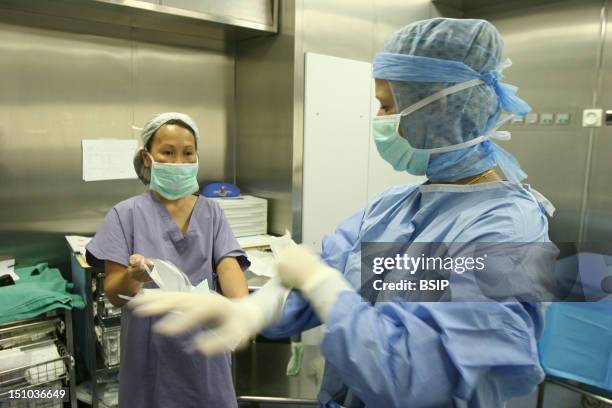 Or Circulator 68 Circulating Nurse Stock Photos, High-Res Pictures, and Images ...