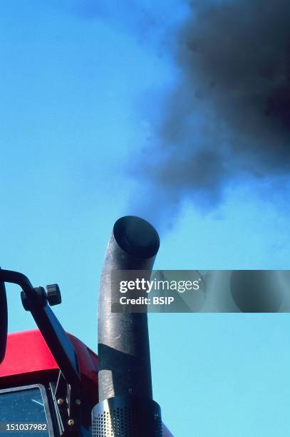307 Diesel Truck Pollution Stock Photos, High-Res Pictures, and Images ...