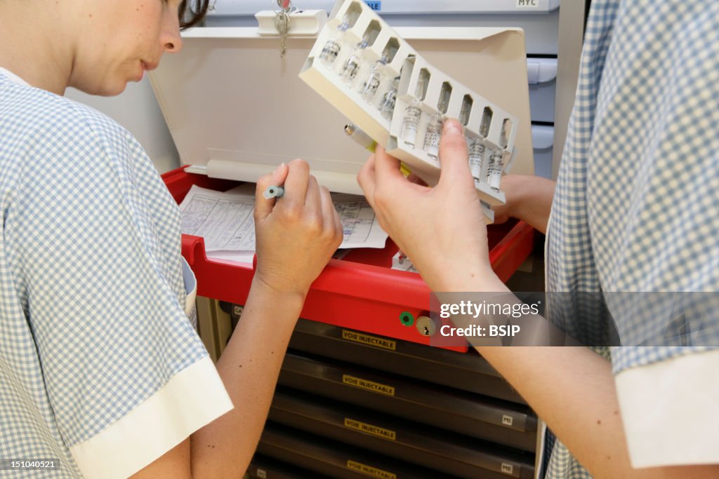 Nurse Dispensing Drugs