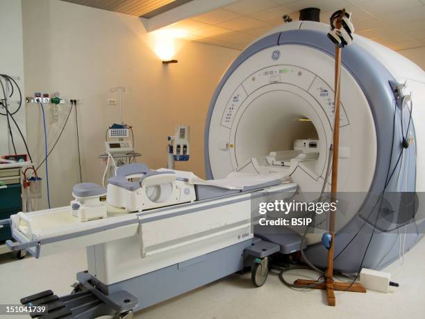 Mri Scan Machine Internal 2,311 Inside Mri Machine Stock Photos, High-Res Pictures, and Images ...