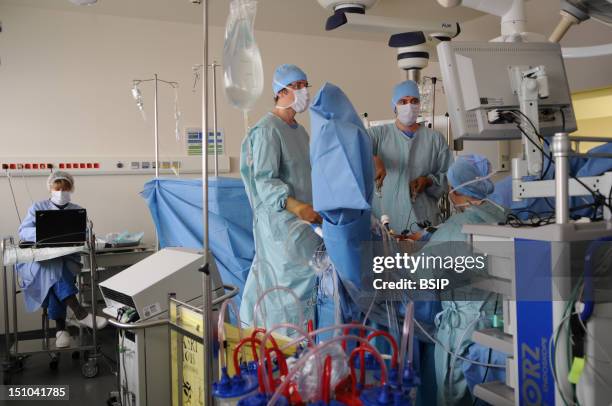 Photo Essay At Lyon Hospital, France. Department Of Urology. Sex Reassignment Sugery Transgender Ftm. Here Hystero Ovariectomy Under Laparoscopy....