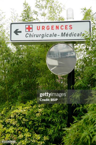 Ward. Sign 483 Hospital Sign Arrow Stock Photos, High-Res Pictures, and Images ...