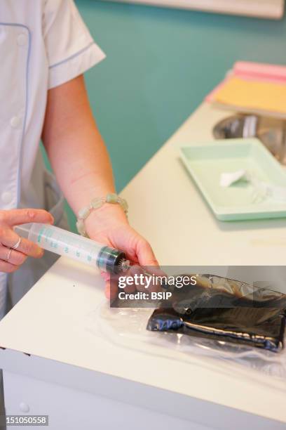 Graduated Syringe Injection Graduated Syringe Photos and Premium High Res Pictures - Getty Images
