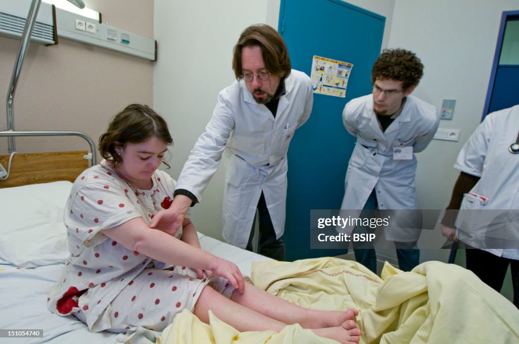 Dermatology, Symptomatology, Wom