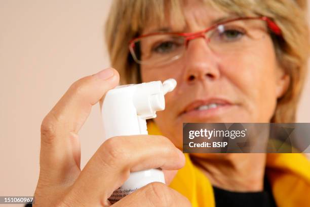 Using Mouth Spray 105 Sore Throat Spray Stock Photos, High-Res Pictures, and Images ...