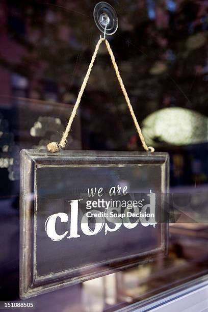 closed sign in a shop window - closed sign stock pictures, royalty-free photos & images