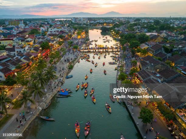 hoi an ancient town and thu bon river at sunset, quang nam province - hoi an stockfoto's en -beelden