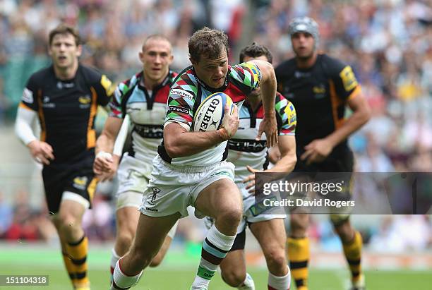 Nick Evans, of Harlequins breaks clear to score a try during the Aviva Premiership match between London Wasps and Harlequins at Twickenham Stadium on...