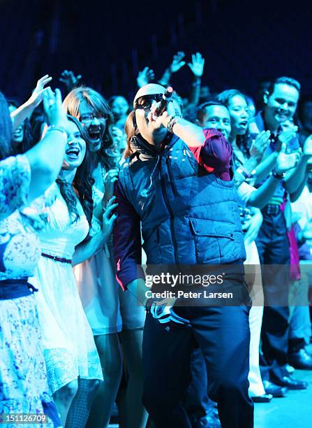 Elgetty Rapper El Cata Photos and Premium High Res Pictures - Getty Images