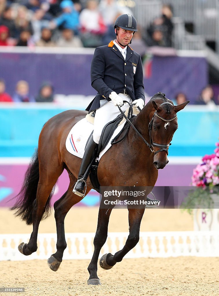 2012 London Paralympics - Day 4 - Equestrian