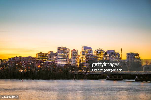 rosslyn, virginia skyline over the potomac - potomac river stock pictures, royalty-free photos & images