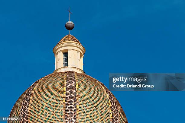 the majolica tiled dome of santa maria assunta. - majolika stock-fotos und bilder