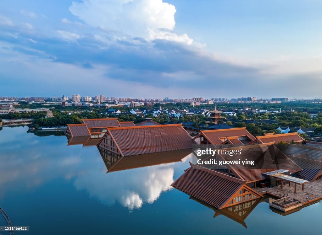 Guang Fulin and the clouds in the sky