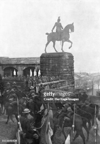 'Les Anglais sur le Rhin; "La meprisable petite armee" anglaise franchit le Rhin le 12 decembre 1918: non sans humour, ou peut-etre par hasard, le...