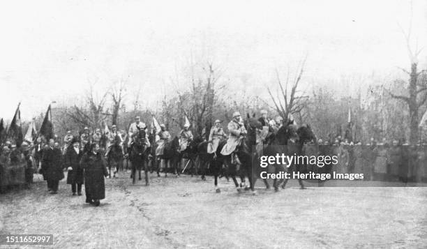 'En Roumanie Liberee; Entrée solennelle a Bucarest, le 1er decembre 1918, de la famille royale de Roumanie et du general francais Berthelot', 1918....