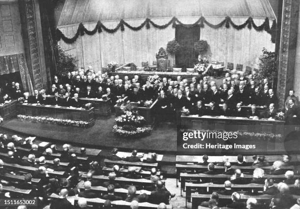 'La Nouvelle Europe; la constituante Allemande; Premiere séance solennelle de l'Assemblee nationale allemande, le 6 fevrier 1919. Dans la salle du...