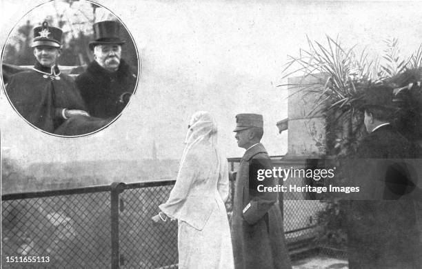 'Les chefs d'etat Allies a Paris; Pendant le sejour du roi d'Italie a Paris, du 19 au 21 decembre 1918: le roi Victor-Emmanuel regardant Paris de la...