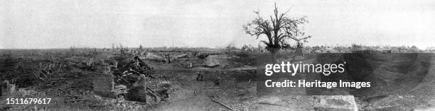 'La Bataille de la Somme; en terrain reconquis sur la route de Peronne; un "etonnant travail" d'artillerie, sans lequel il aurait fallu conquerir par...