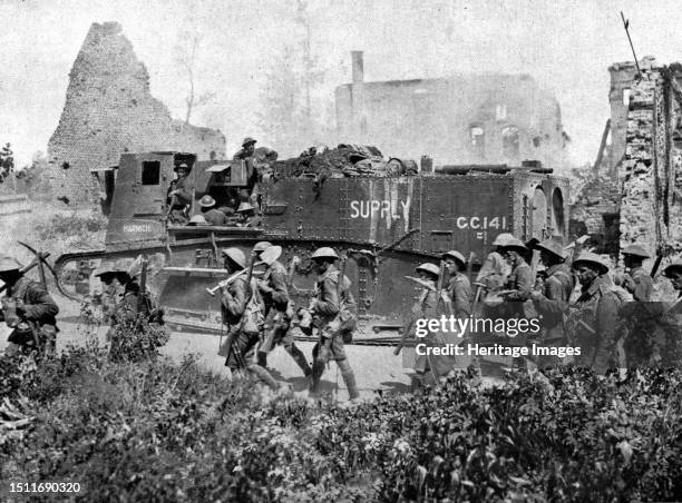 ''Dans le Nord delivre; L'outillage de la victoire; un "tank" de ravitaillement; cote des chars d'assaut legersdont la participation, en grand...