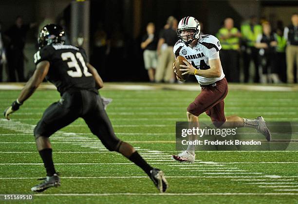 Connor Shaw of the South Carolina Gamecocks plays against the Vanderbilt Commodores at Vanderbilt Stadium on August 30, 2012 in Nashville, Tennessee.