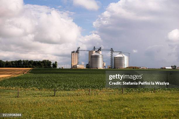 agricultural field with silos - etanol fotografías e imágenes de stock