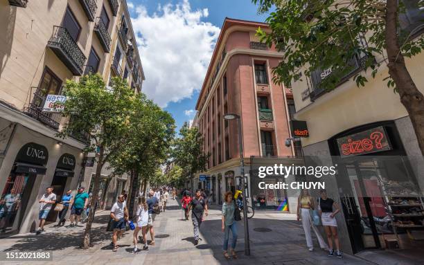 fuencarral shoppers zone - madrid places to visit stock pictures, royalty-free photos & images