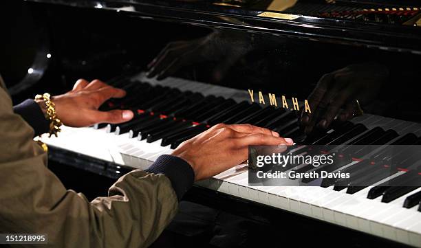 N Dubz Rapper Fazer Photos et images de collection - Getty Images