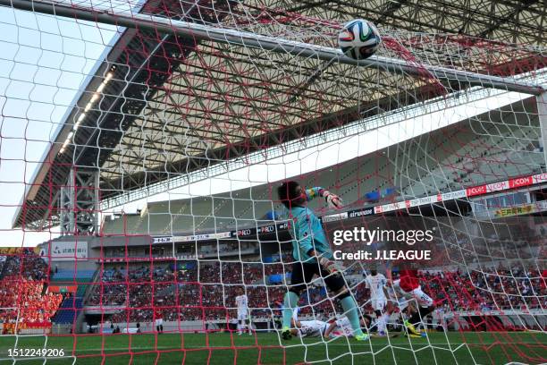 Tadanari Lee of Urawa Red Diamonds scores the team's fourth goal past Seigo Narazaki of Nagoya Grampus during the J.League Yamazaki Nabisco Cup Group...