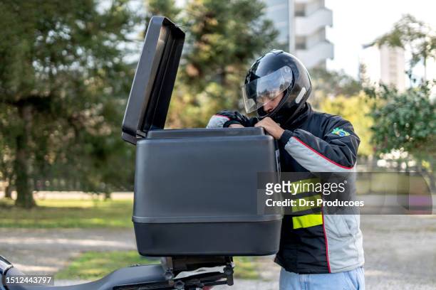 delivery man arriving at destination, motoboy - motoboy stock pictures, royalty-free photos & images