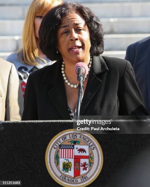 Image Jan Perry Press Conference For Stand Up To Cancer Day Photos and Premium High Res ...
