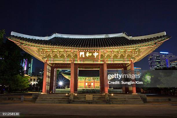nightscape of palace - hans kim stock pictures, royalty-free photos & images