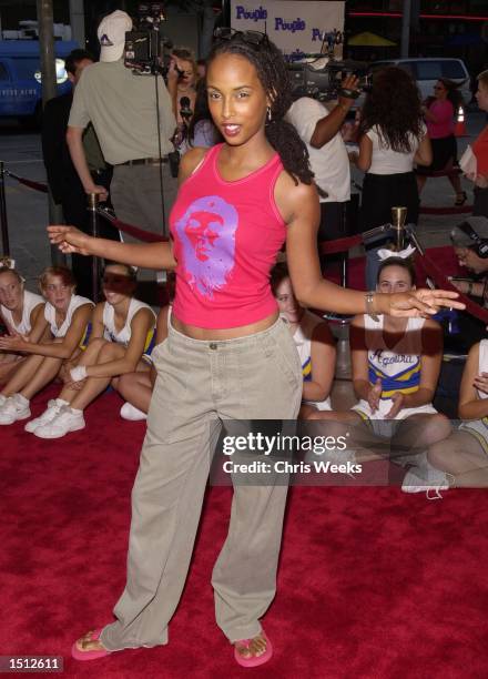 Actress Trina Magee Davis arrives at the premiere of "Bring It On" August 22, 2000 in Westwood, CA.