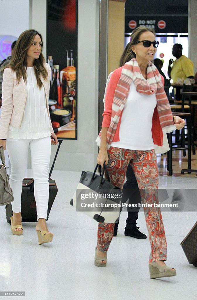 Isabel Preysler And Sons Sighting In Miami - September 05, 2012