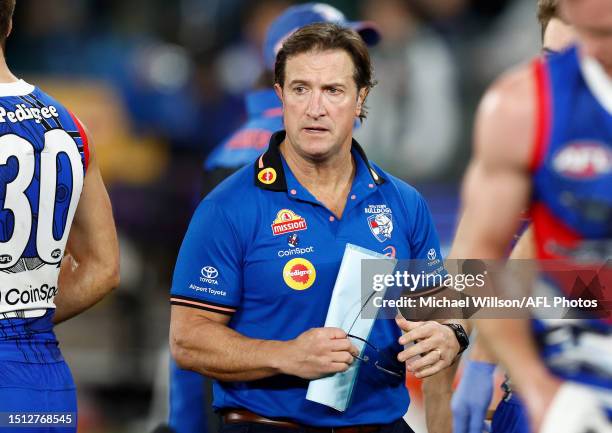 Luke Beveridge, Senior Coach of the Bulldogs addresses his players during the 2023 AFL Round 17 match between the Western Bulldogs and the...